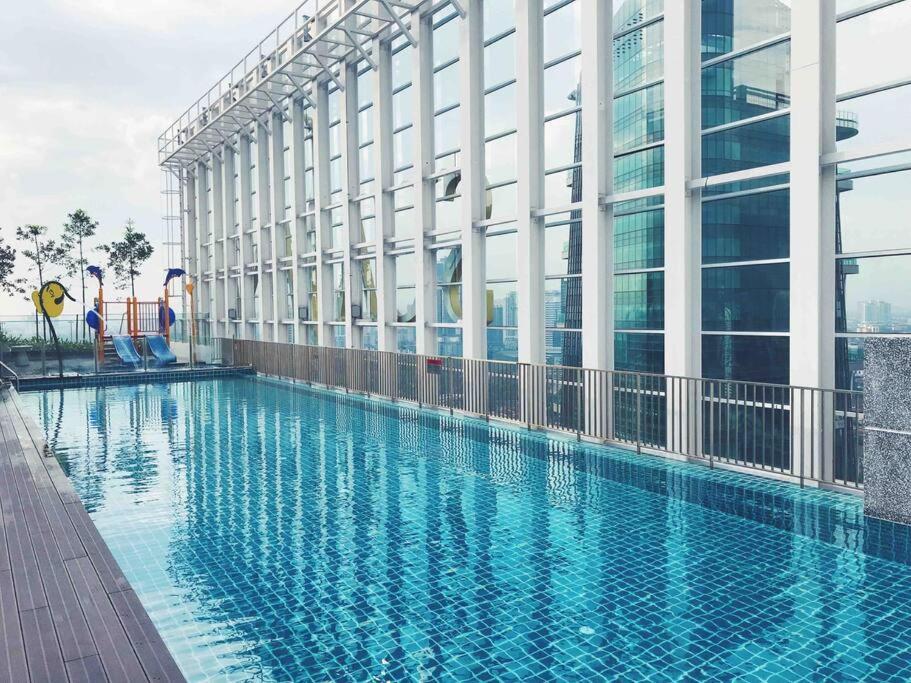 Jb Center Suasana Deluxe Byhs Apartment Johor Bahru