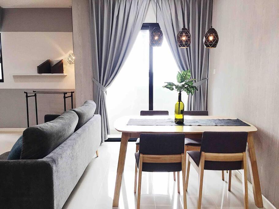 Jb Center Suasana Deluxe Byhs Apartment Johor Bahru